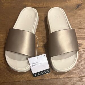 lululemon athletica Women's Restfeel Slide - Cream and Gold